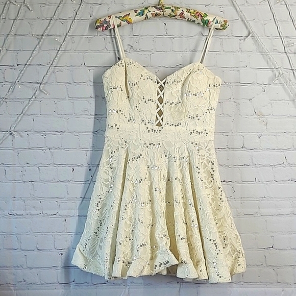 B. SMART White Floral Lace Sequin Mini Summer Dress Juniors Size 9 - Picture 3 of 16